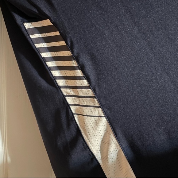 Under Armour Heat Gear Navy Blue Long Sleeve Shirt - Picture 3 of 5